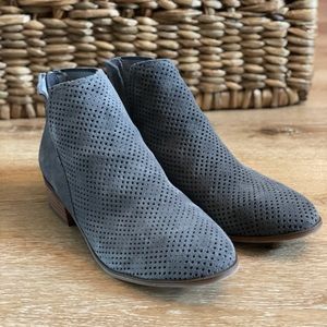EUC Crown Vintage gray booties